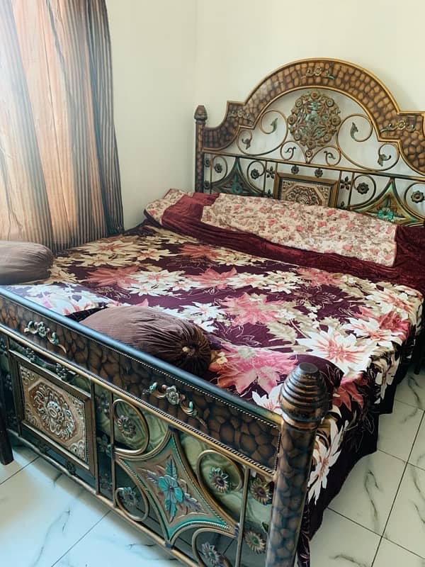 Iron double bed set for sale 0