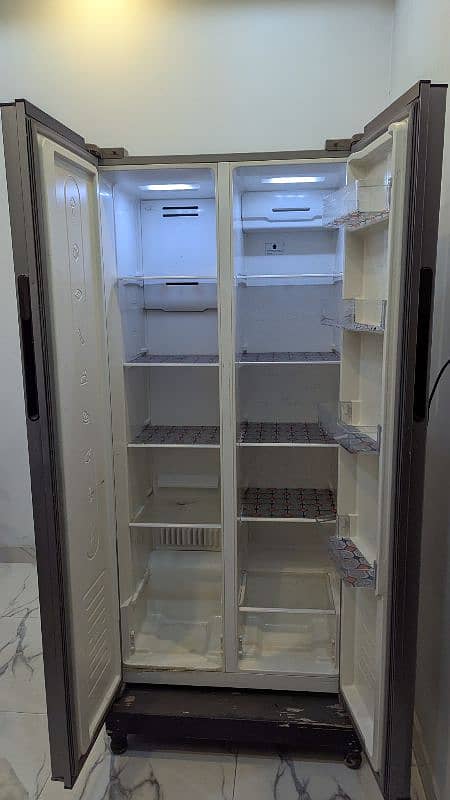 signature double door fridge 1