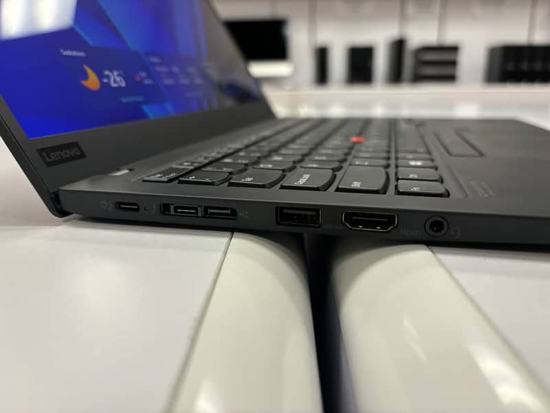 Lenovo ThinkPad X1 Carbon. 1