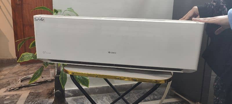 gree 1 ton split ac  inverter just few month used ha 5