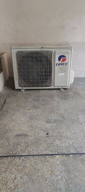 gree 1 ton split ac  inverter just few month used ha 6