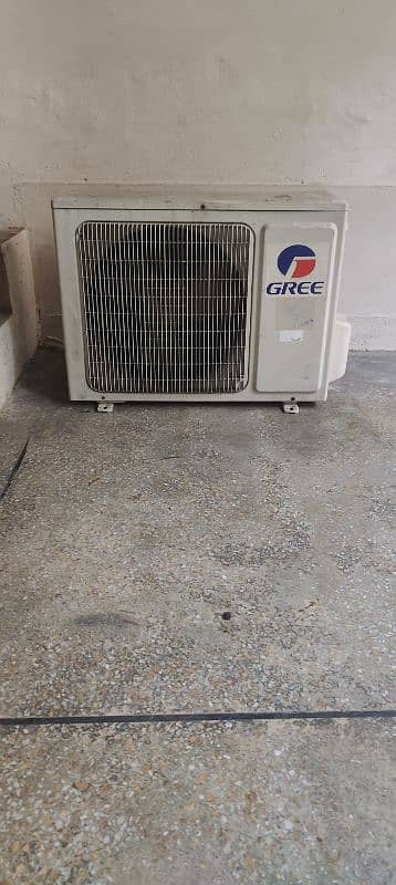 gree 1 ton split ac  inverter just few month used ha 7