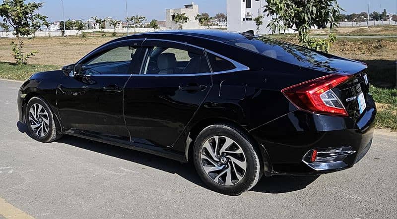 Honda Civic X 1.8L (2018) Top Variant - Red Meter 11