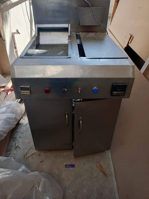 brand new fryer machine. 4