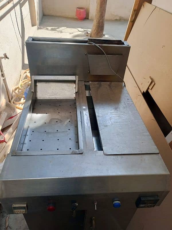 brand new fryer machine. 5