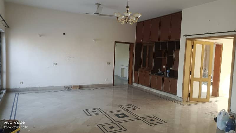 2 Kanal Upper Portion With Servant Quarter Is Available For Rent In Dha Phase 1 Near H Block 19