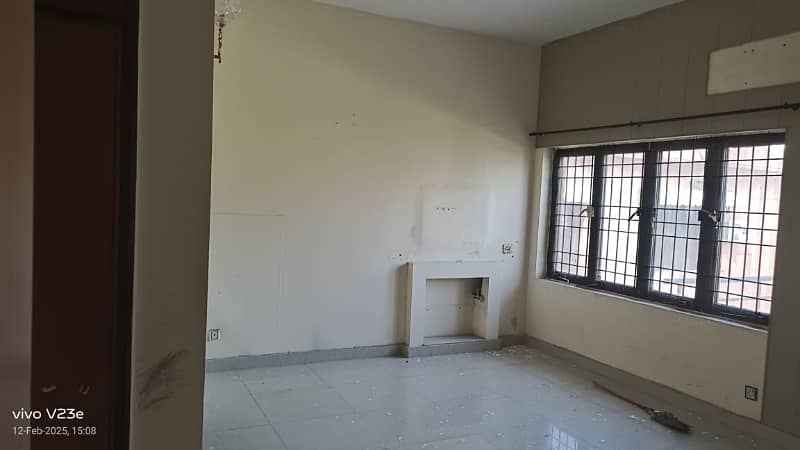 2 Kanal Upper Portion With Servant Quarter Is Available For Rent In Dha Phase 1 Near H Block 23