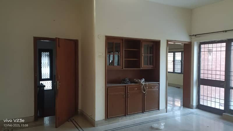 2 Kanal Upper Portion With Servant Quarter Is Available For Rent In Dha Phase 1 Near H Block 25