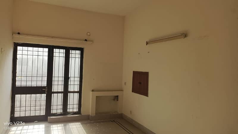 2 Kanal Upper Portion With Servant Quarter Is Available For Rent In Dha Phase 1 Near H Block 27