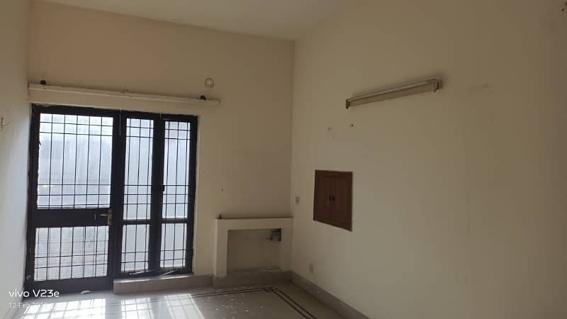 2 Kanal Upper Portion With Servant Quarter Is Available For Rent In Dha Phase 1 Near H Block 28