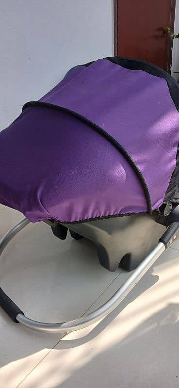 baby car seat / carry cot 2