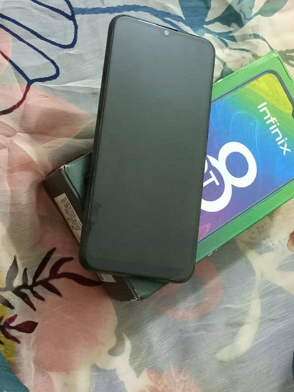 infinix hot 8 lite 2/32 condition finger print front back camera ok 9