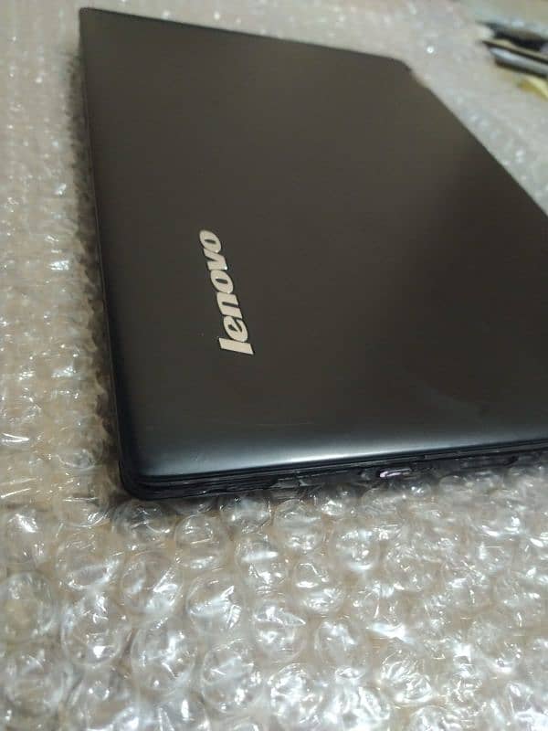 Lenovo Yoga 211 Touch Screen. 0