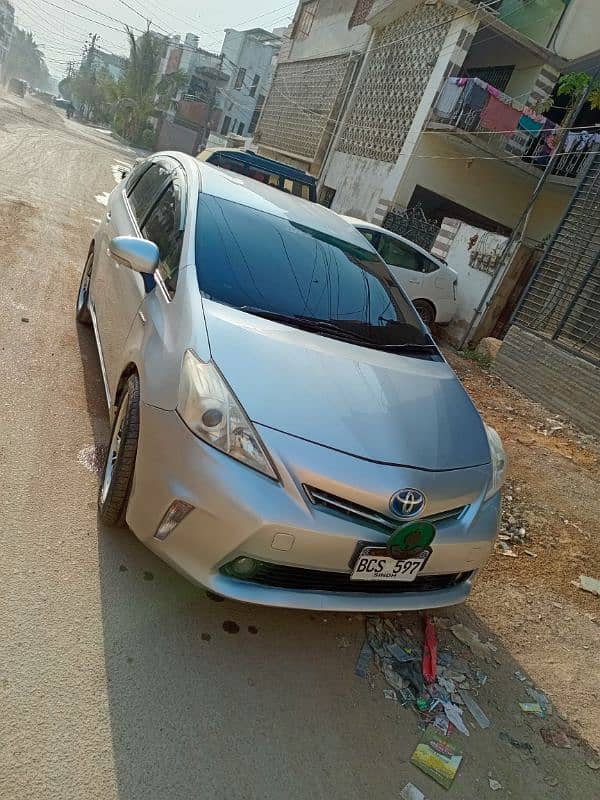 Toyota Prius Alpha 2011 0