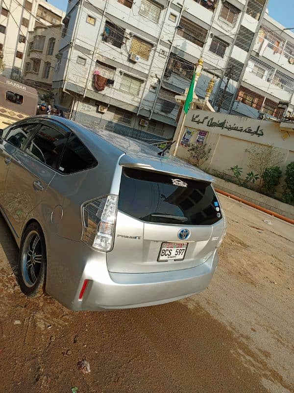 Toyota Prius Alpha 2011 2