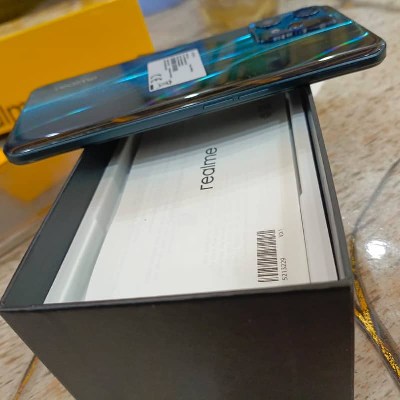 Realme 9 Pro Plus 5G – Aurora Green (8GB + 128 GB) 11