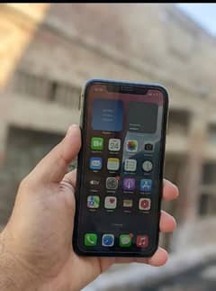 iphone 11 in 10/10 condition