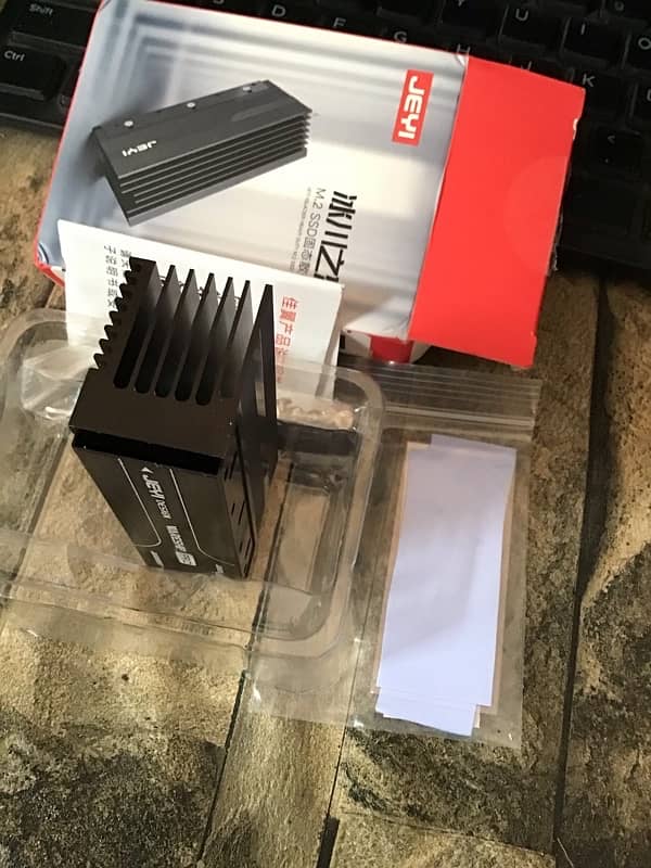 Hikvision G4000E 1TB NVME PCIe Gen4x4 SSD M2 2280  and NVME HEATSINK 7