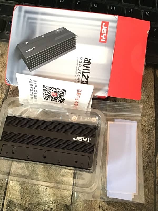 Hikvision G4000E 1TB NVME PCIe Gen4x4 SSD M2 2280  and NVME HEATSINK 6