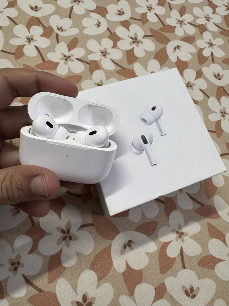 Apple Airpods Pro 2 lightning 1