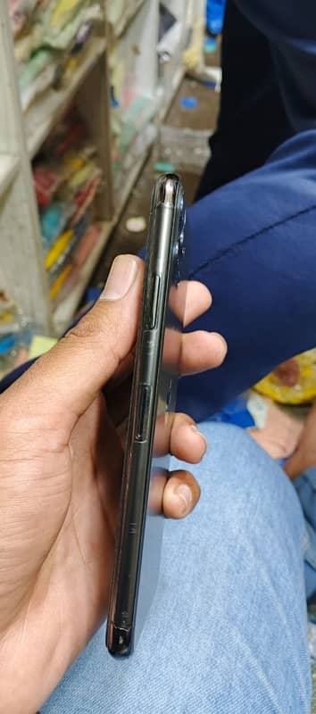 Iphone 11 pro max 10 by 10 condition non PTA 256 GB 3