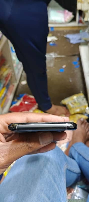 Iphone 11 pro max 10 by 10 condition non PTA 256 GB 5