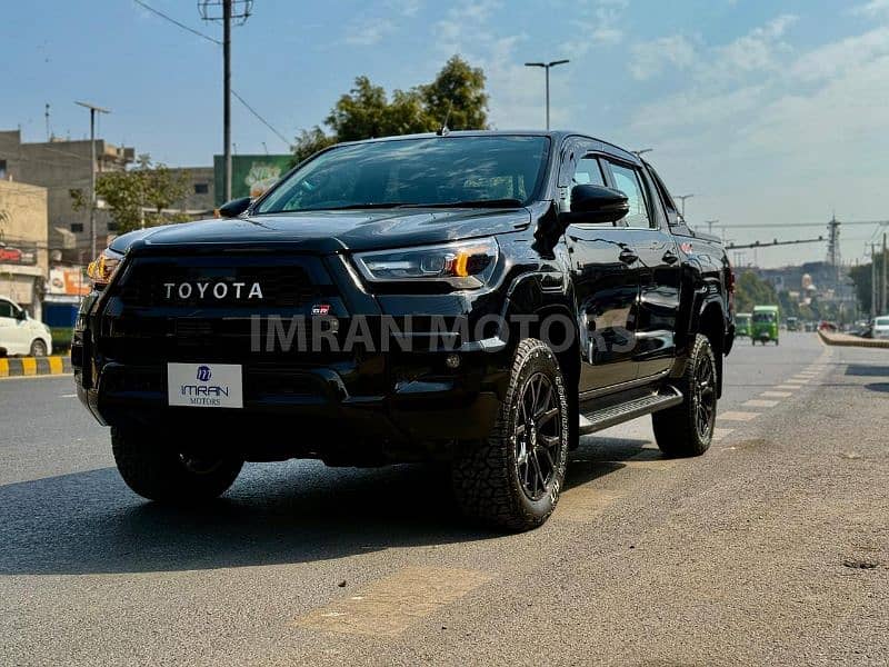 Toyota Hilux Revo GRs 2024 0