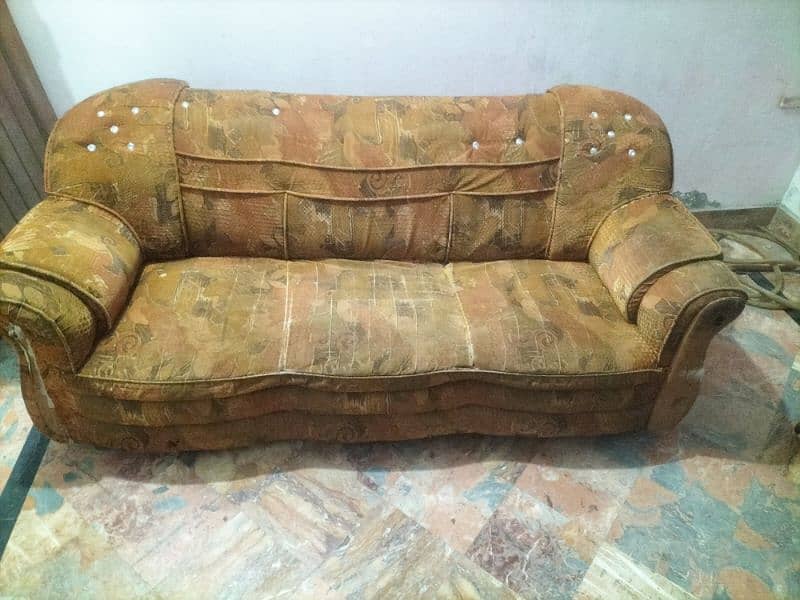 3 seetar sofa 1 pice foresale mazboot body sirf lenay walay rabta kara 3