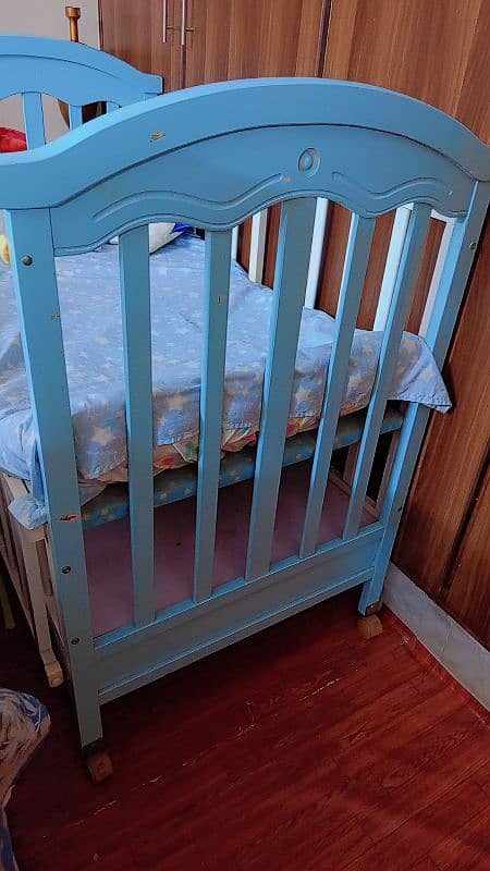 blue and white wooden babycort 1