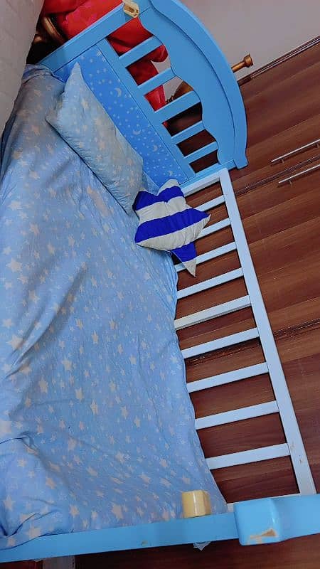 blue and white wooden babycort 2