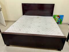 Bed set / wooden bed / double bed / luxury bed / bed set for sale