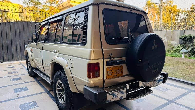 Mitsubishi Pajero 1987 11