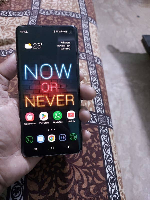 samsung galaxy s10 nice condition in normal price 0