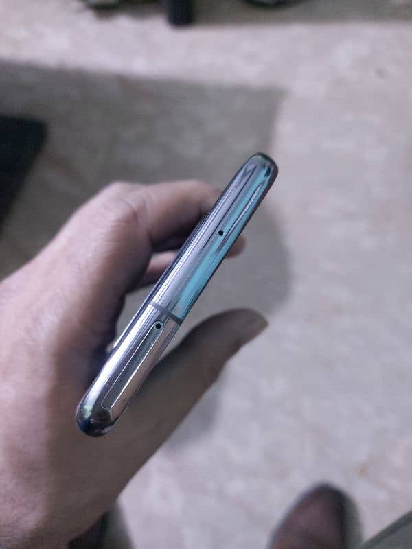 samsung galaxy s10 nice condition in normal price 5