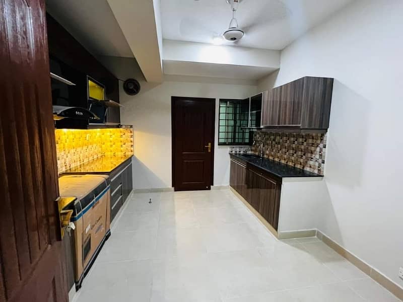 10 Marla 3 Bed Flat For Sale In Askari 11 Lahore 7