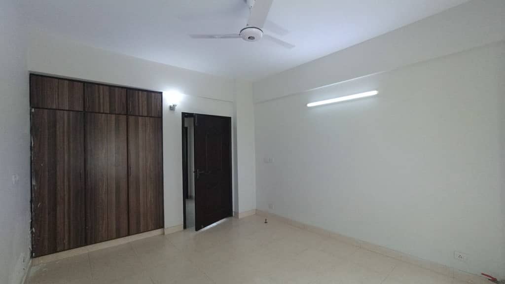 3 Bed Flat For Sale In Askari 11 Lahore 12