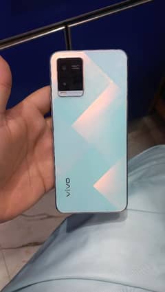 vivo y21 mobile 4/64 with box & charger