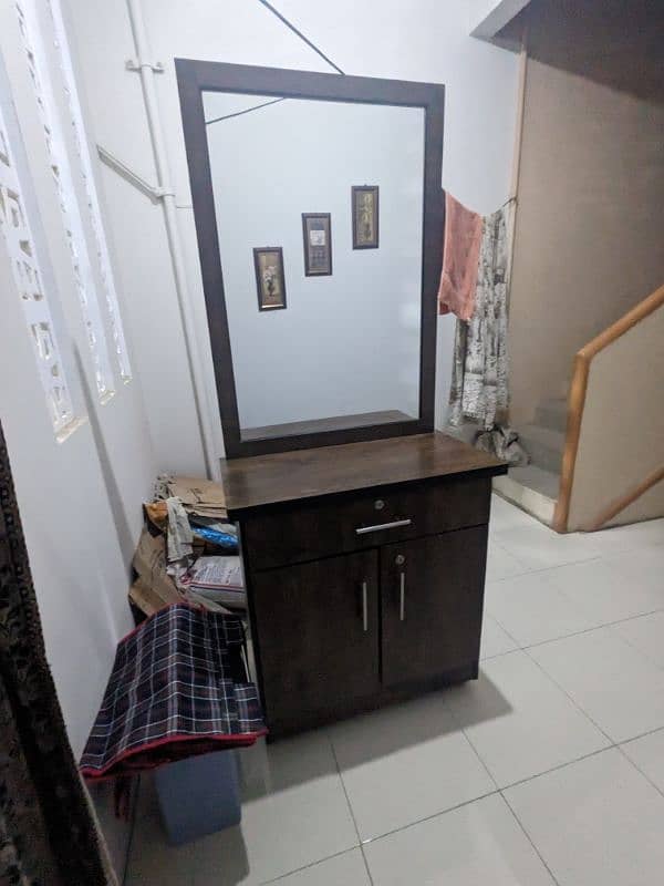 Dressing Table 2.5 Feet Width for sale 0