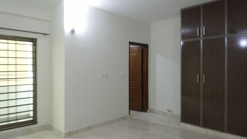 10 Marla 3 Bed Brand New Flat For Sale In Askari 11 Lahore 15