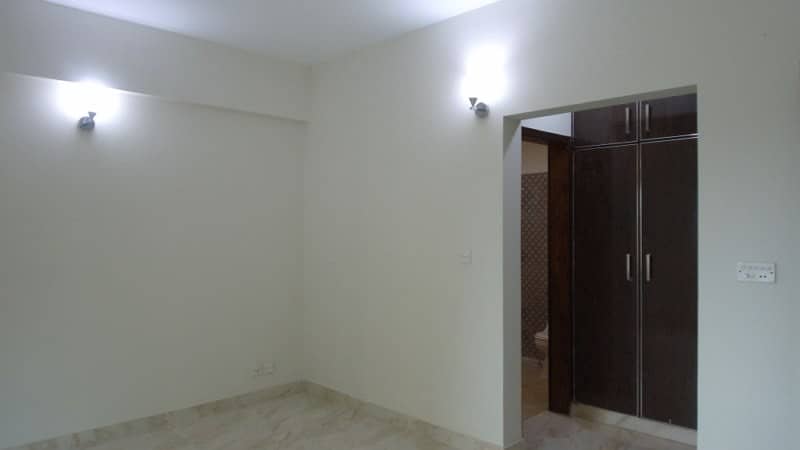 10 Marla 3 Bed Brand New Flat For Sale In Askari 11 Lahore 25