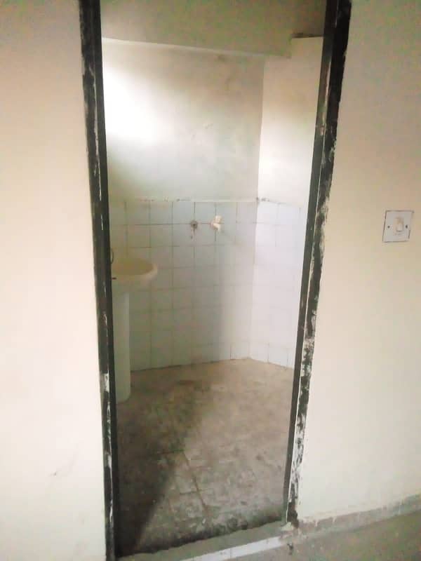 1800 Square Feet Flat For rent In The Perfect Location Of Gulistan-e-Jauhar - Block 19 14