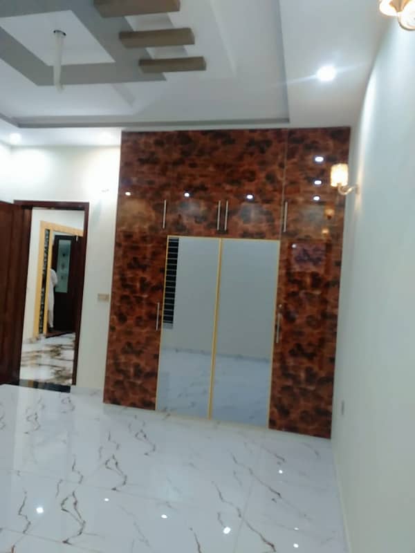 Vip beautiful 10 marla lower portion is available for rent in sabzazar lhr 4