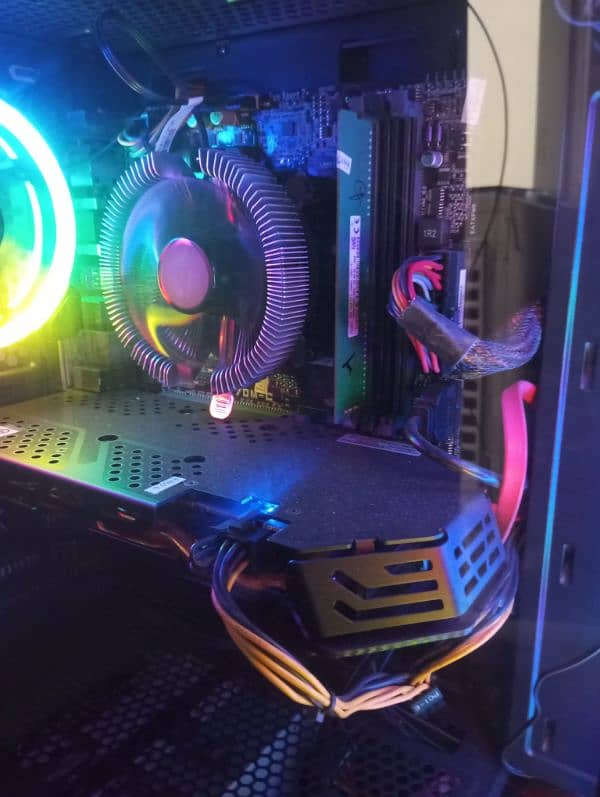 Custom pc build Intel i5 6600, 24 GB ram ddr4, Rx 580 8 GB GPU 5