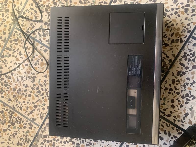 National NV-380EM Video Cassette Recorder 1