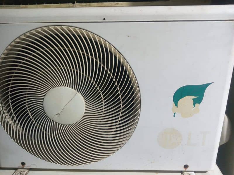 Split AC Non inverter Electrolux good condition gas full 3