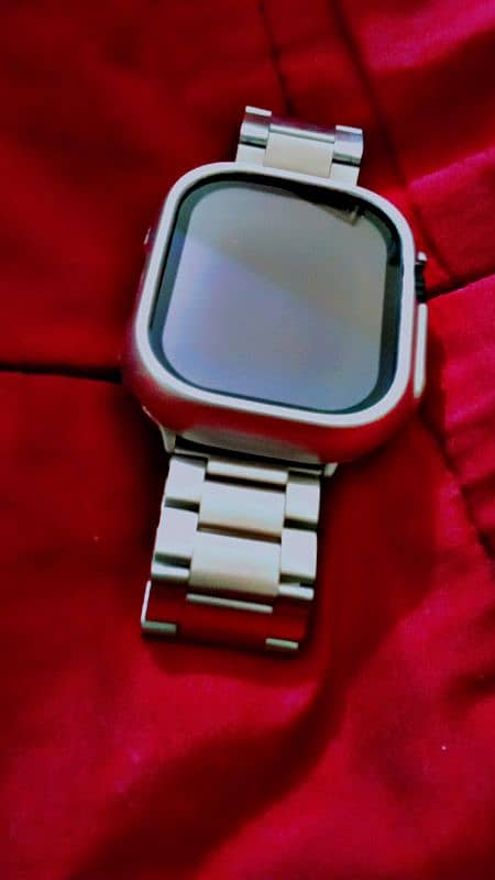 Brand New condition smart watch original color black with cover 2