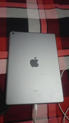 IPAD 5TH GEN 128 WIFI SUPPORTED WITH ORIGINAL APPLE CHARGER.