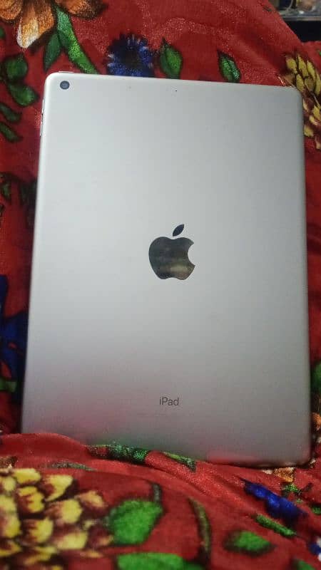 IPAD 5TH GEN 128 WIFI SUPPORTED WITH ORIGINAL APPLE CHARGER. 5