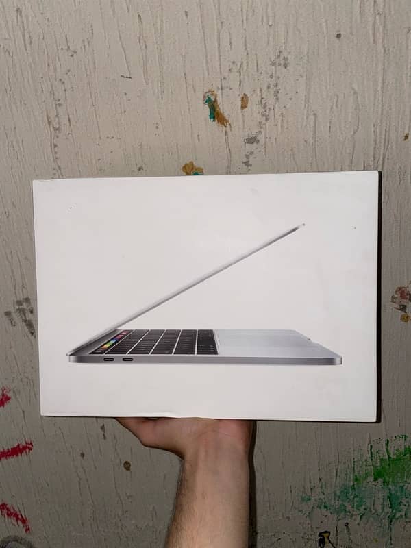 MacBook Pro 2019 128GB with touchbar 0