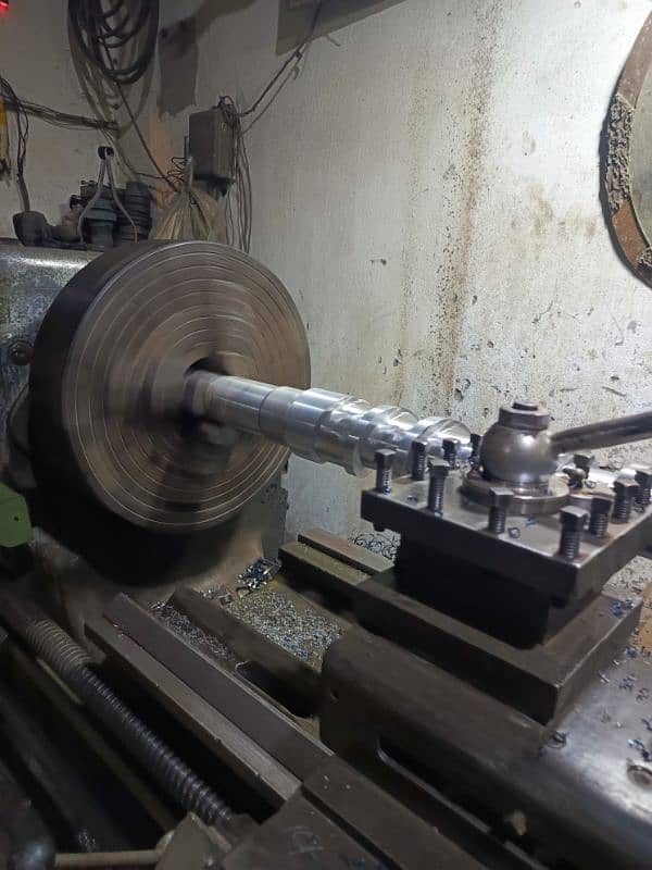 lathe machine worker ( kharadia) 0